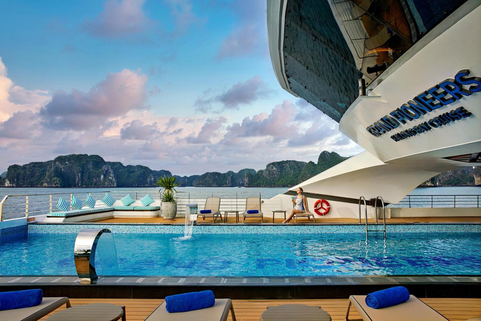 Grand Pioneers Halong Bay Cruise 2 Hotel Hạ Long-öböl Kültér fotó
